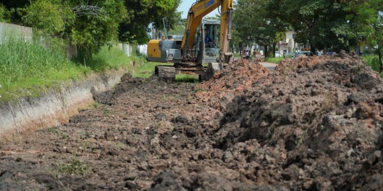 Obra de drenagem na avenida Rio de Janeiro está em fase de finalização