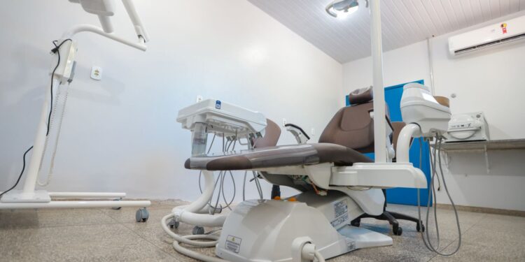 Distrito de Jaci-Paraná recebe sala odontológica e veículo para transporte de pacientes