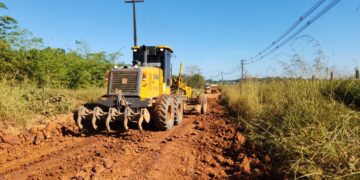 Prefeitura realiza obras de recuperação no ramal 15 de Novembro, garantindo acesso e desenvolvimento na zona rural