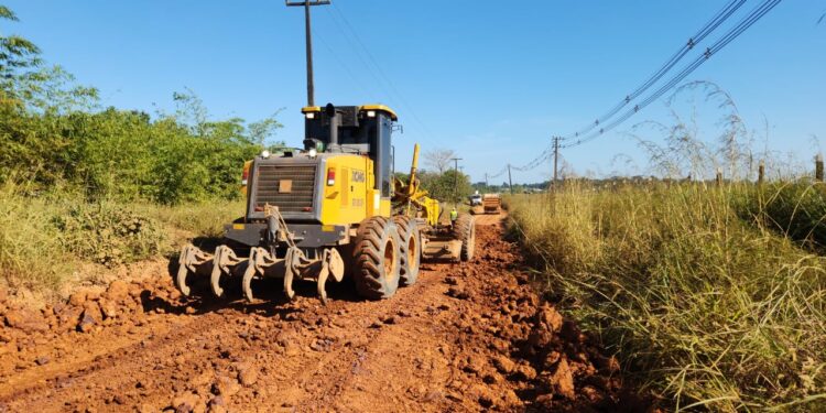 Prefeitura realiza obras de recuperação no ramal 15 de Novembro, garantindo acesso e desenvolvimento na zona rural