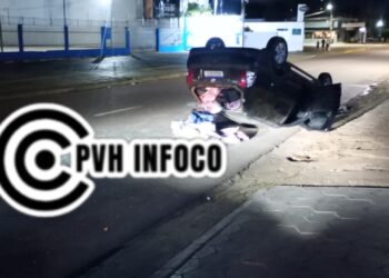 Fiat Toro Atinge Lateral de Palio em Cruzamento e Veículo Capota