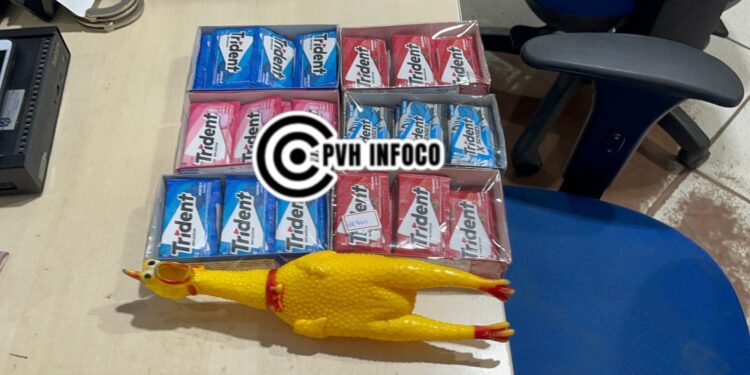 Homem é espancado depois de furtar caixas de Trident e galinha de borracha em loja na zona leste