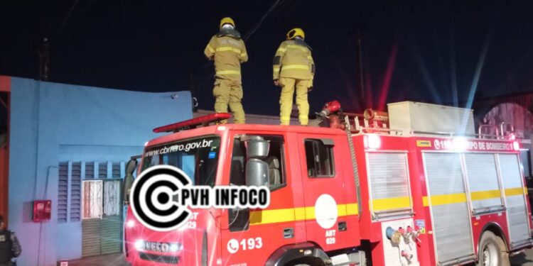 Fogo em Lixeira Dentro de Residência Mobiliza Bombeiros Próximo à Central de Polícia