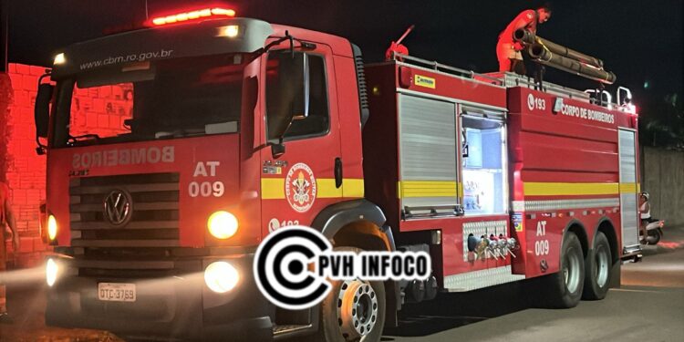 VÍDEO: Van pega fogo no bairro nova floresta