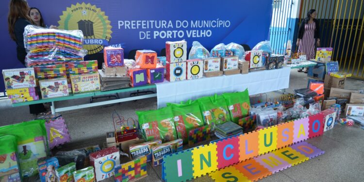 Prefeitura entrega materiais pedagógicos e potencializa atendimento educacional especializado