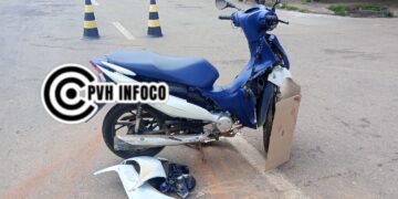 Grave acidente entre moto e caminhonete deixa mulher ferida em Porto Velho