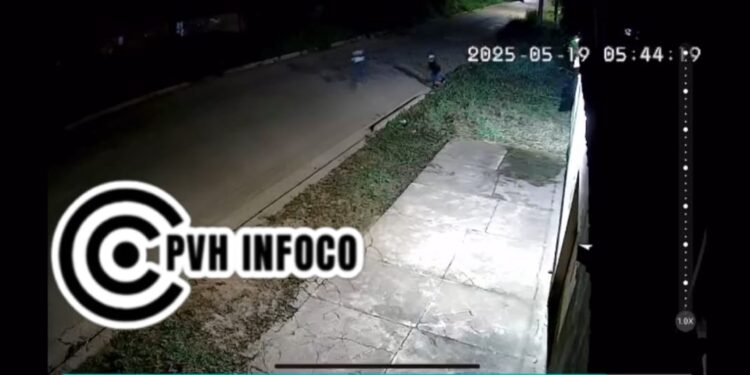 VÍDEO: Dupla é recebida a tiros após tentativa de assaltar policial na zona lesteVÍDEO: Dupla é recebida a tiros após tentativa de assaltar policial na zona leste