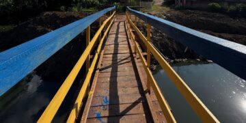 Ponte na rua 16 de Junho é reconstruída e já está liberada para pedestres
