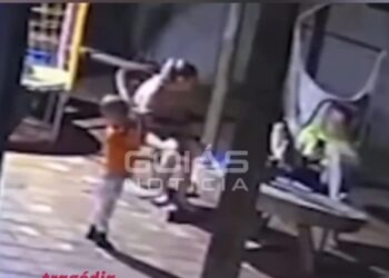 Vídeo: Criança de 2 anos mata mãe acidentalmente com arma do pai em MS