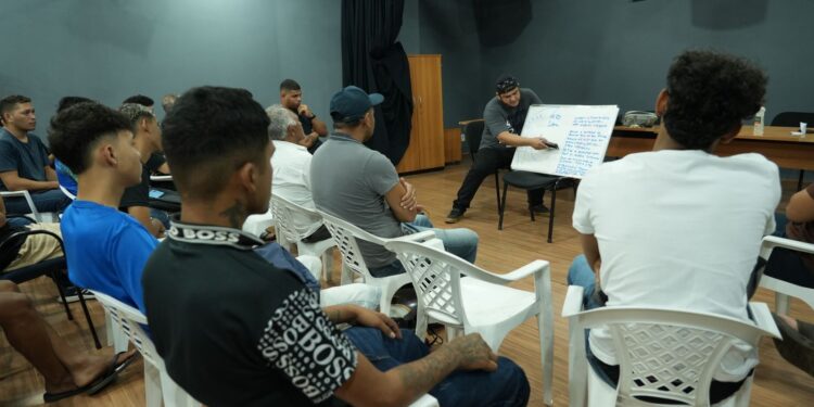 Prefeitura dá início às aulas para formação de novos barbeiros na capital