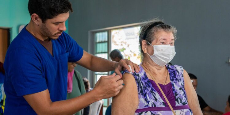 Prefeitura realiza vacinação itinerante para impedir avanço do vírus Influenza na capital