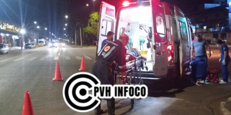 Vídeo: Casal Fica Ferido em Acidente Entre Carro e Moto na Zona Leste