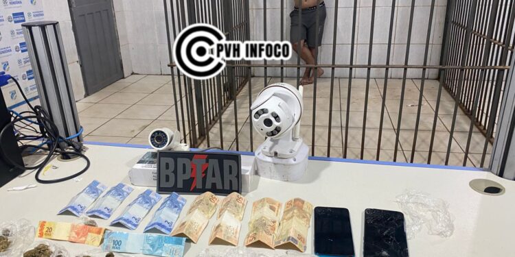 Homem é Detido Após Ser Flagrado Enterrando Sacolas em Área Residencial