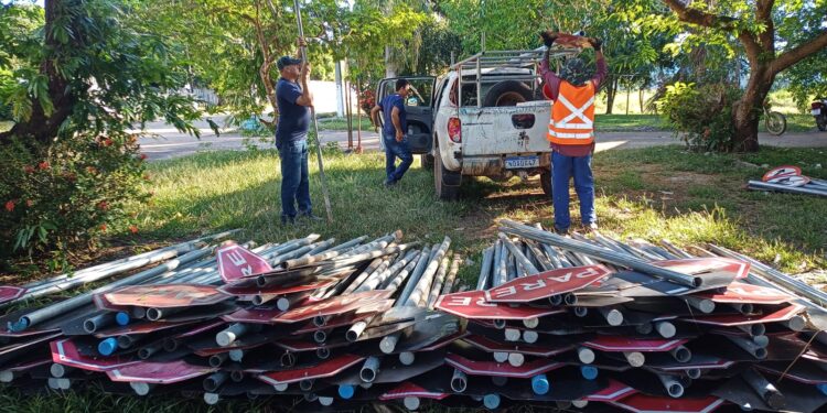 Prefeitura inicia instalação de placas de sinalização nos distritos de Jaci-Paraná, Nova Mutum e União Bandeirantes