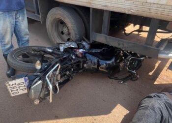 Motociclista fica gravemente ferido após colisão com caminhão em Porto Velho