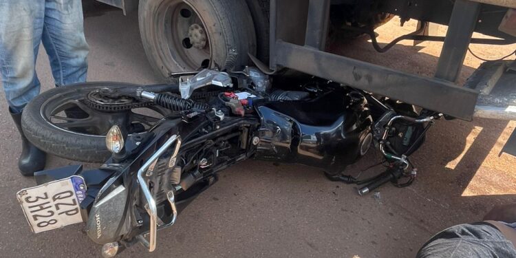 Motociclista fica gravemente ferido após colisão com caminhão em Porto Velho