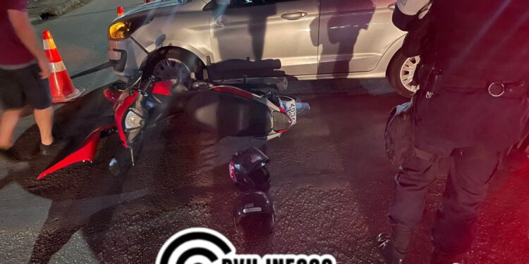 Colisão Entre Moto e Carro Deixa Mãe e Filho Feridos na Zona Leste