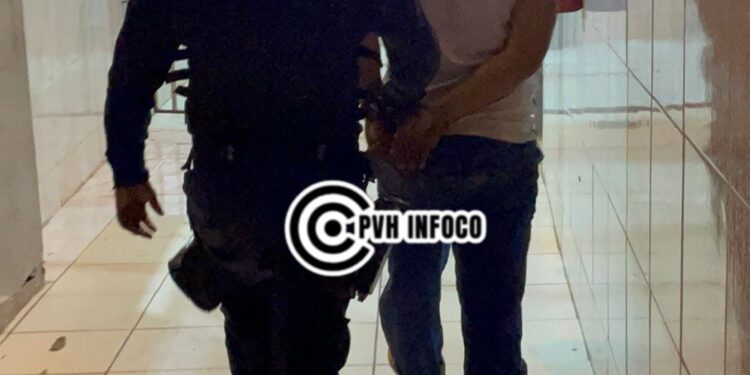 Dupla é presa após roubo de moto e porte ilegal de arma em Porto Velho