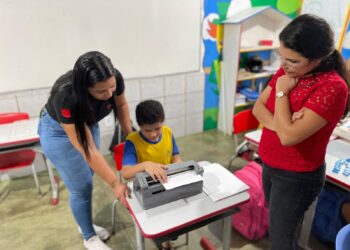 Prefeitura de Porto Velho entrega impressora especial para aluno com deficiência visual