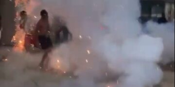 🚨🔥 Tradição que vira perigo: jovem fica ferido em guerra de espadas em Cruz das Almas