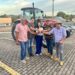 Cristiane Lopes entrega trator e reforça compromisso com o Produtor Rural de Santa Luzia d’Oeste