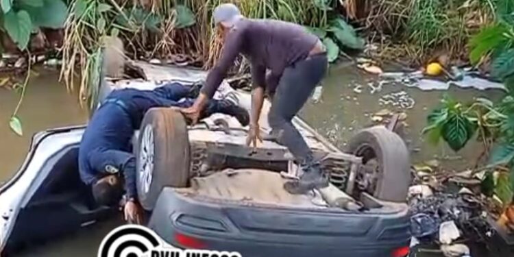 Apenado monitorado é preso após cair com carro roubado em córrego na zona sul de Porto Velho