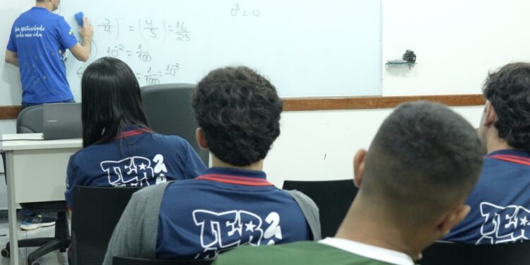 Prefeitura abre inscrições para o cursinho gratuito Superação Pré-Enem, na capital