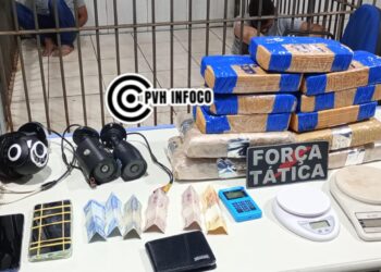 Força Tática prende trio com 11 quilos de drogas em vila de apartamentos na Zona Sul
