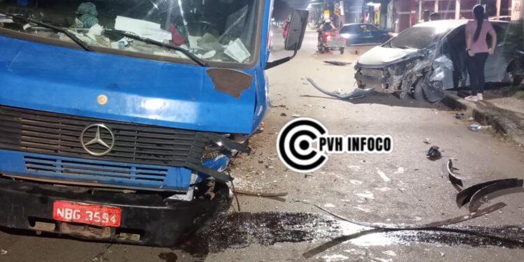 Motorista de HB20 Fica Ferido em Colisão Frontal com Caminhão na Zona Leste