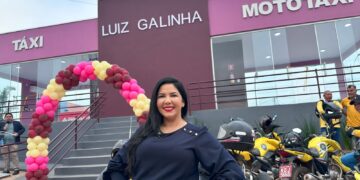 Deputada Cristiane Lopes entrega ponto de táxi e mototáxi em Nova Mamoré