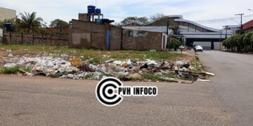 Moradores cobram soluções para acúmulo de lixo nas calçadas