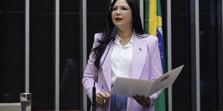 Deputada Cristiane Lopes vota favorável à MP que garante alívio na Conta de Luz de famílias Rondonienses