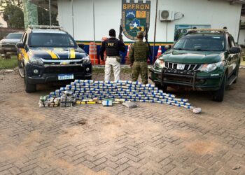 🚨 OPERAÇÃO PROTETOR DAS DIVISAS E FRONTEIRAS: PM E PRF APREENDEM CARRO COM MAIS DE 130 KG DE DROGAS NA BR-364 🚨