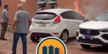 Carro pega fogo ao lado do Hospital HB em Porto Velho