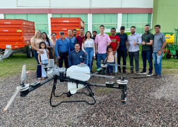 Inédito: Deputada Cristiane Lopes entrega maquinários e tecnologia de ponta com drones agrícolas em Porto Velho
